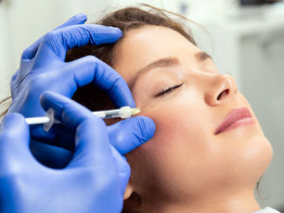 Traitement des cernes par injection d'Acide Hyaluronique 
