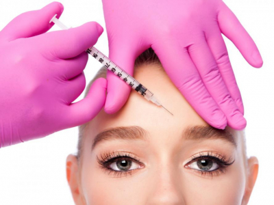 Behind the scenes of a hyaluronic acid injection session